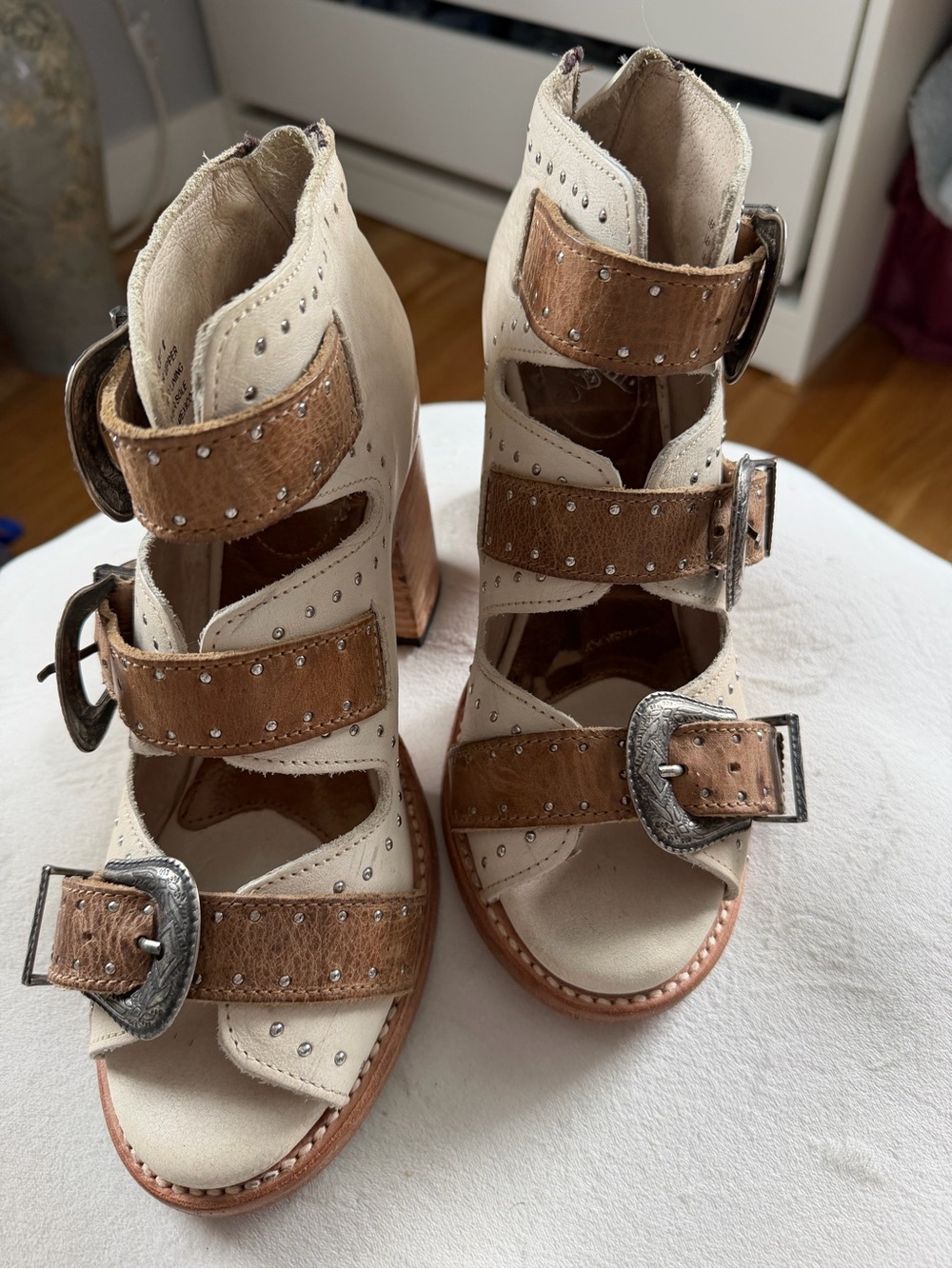 Freebird Women's Beige and Brown Violet Strappy Buckle Sandals